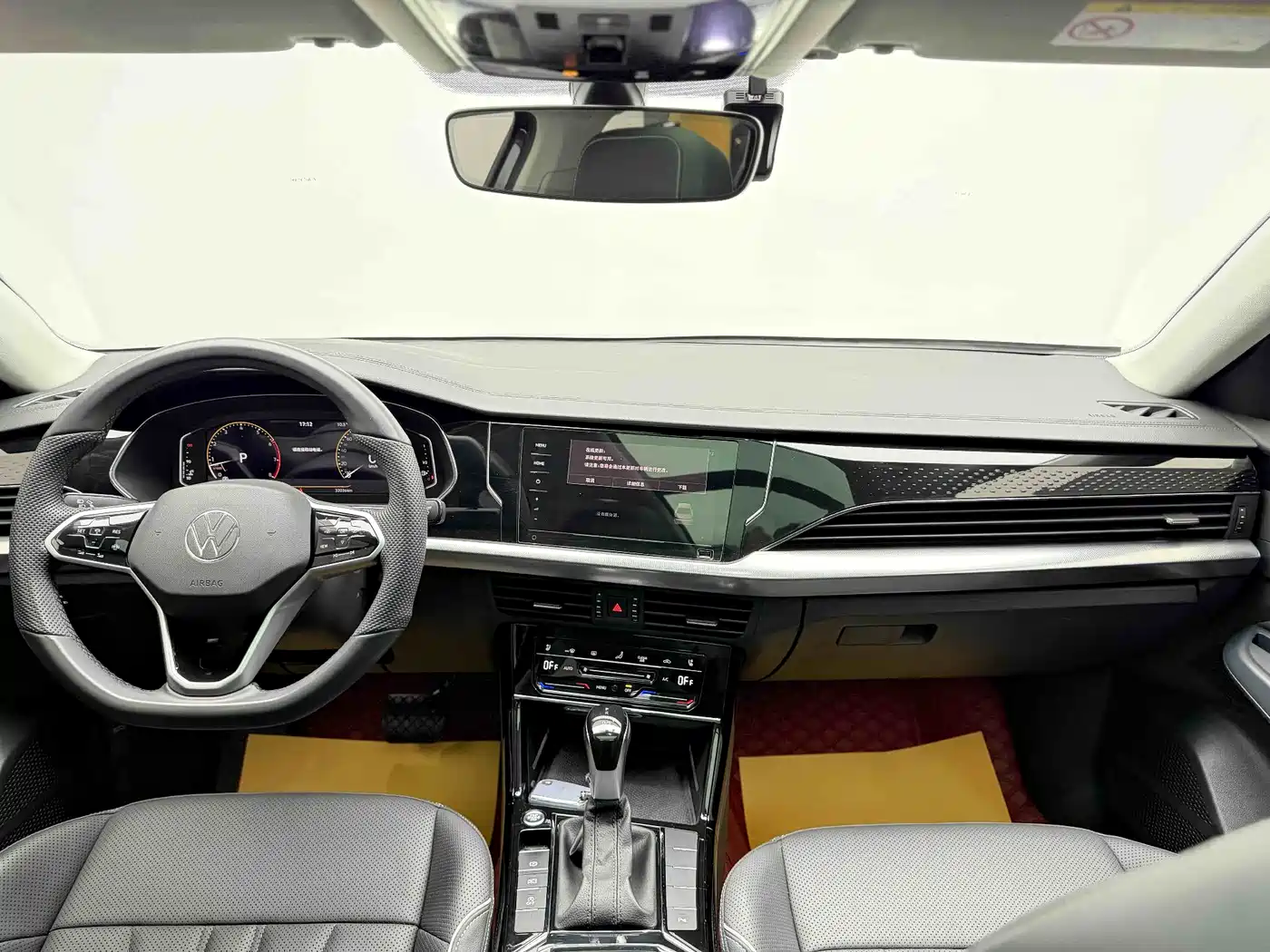 Volkswagen Passat 2024 380TSI Elite Edition фото 13