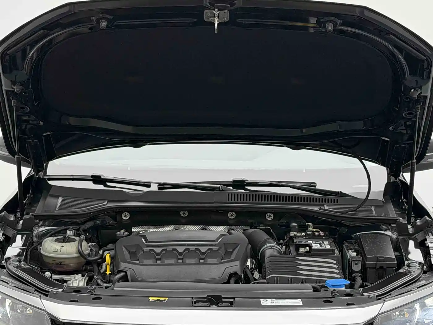 Volkswagen Passat 2024 380TSI Elite Edition фото 20