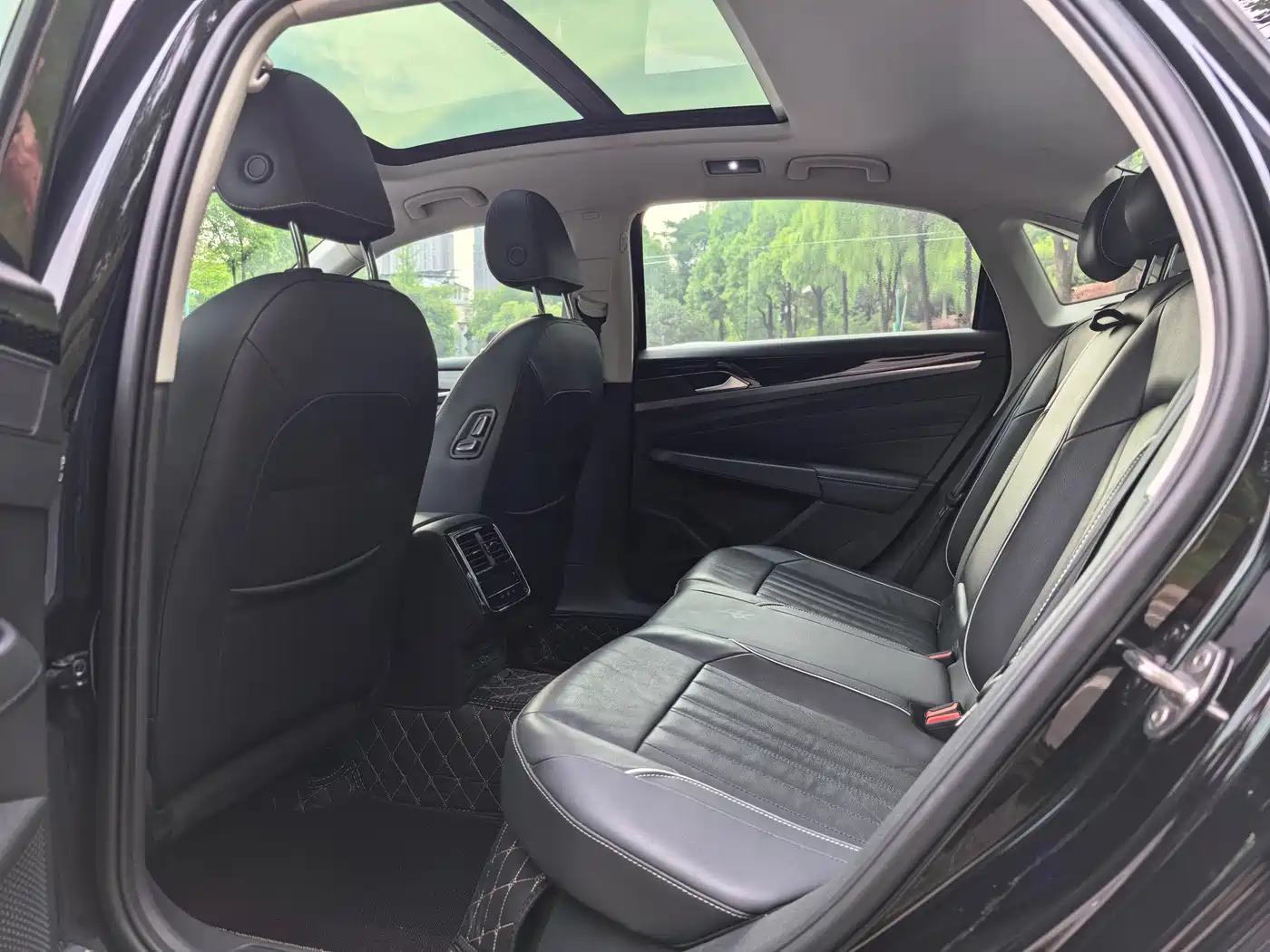 Volkswagen Passat 2022 330TSI Starlight Elite Edition фото 15
