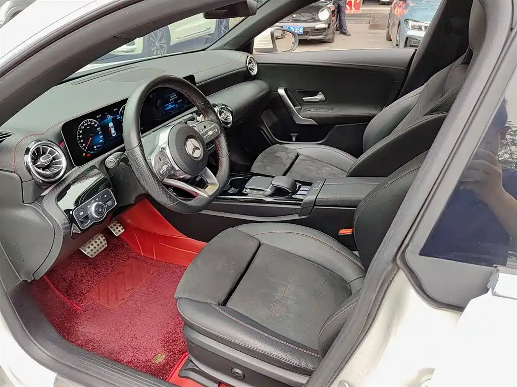 Mercedes-Benz CLA (Import) 2020 CLA 200 фото 7