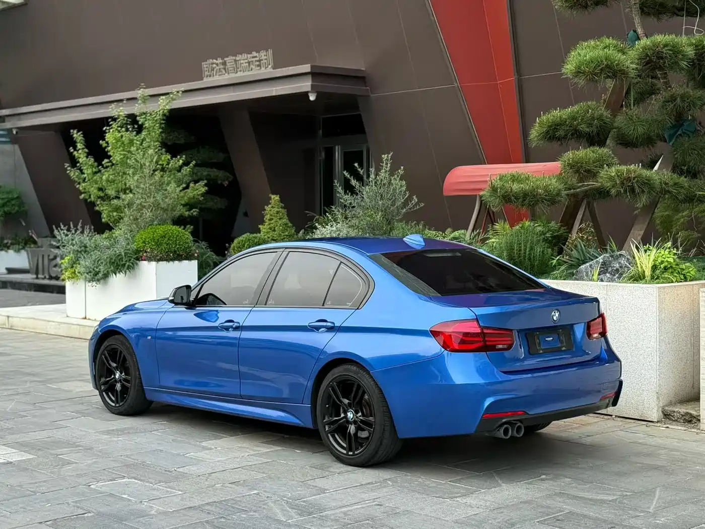 BMW 3 Series 2019 320i M Sport Black Night Edition фото 4