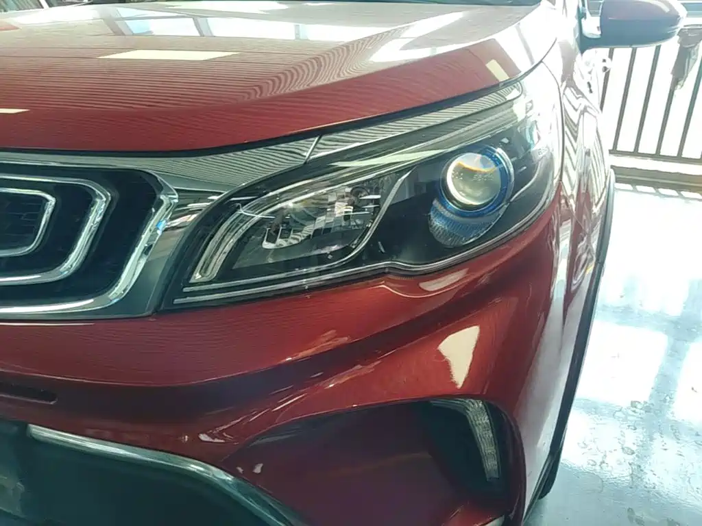 Фото 24 - Geely Vision X3