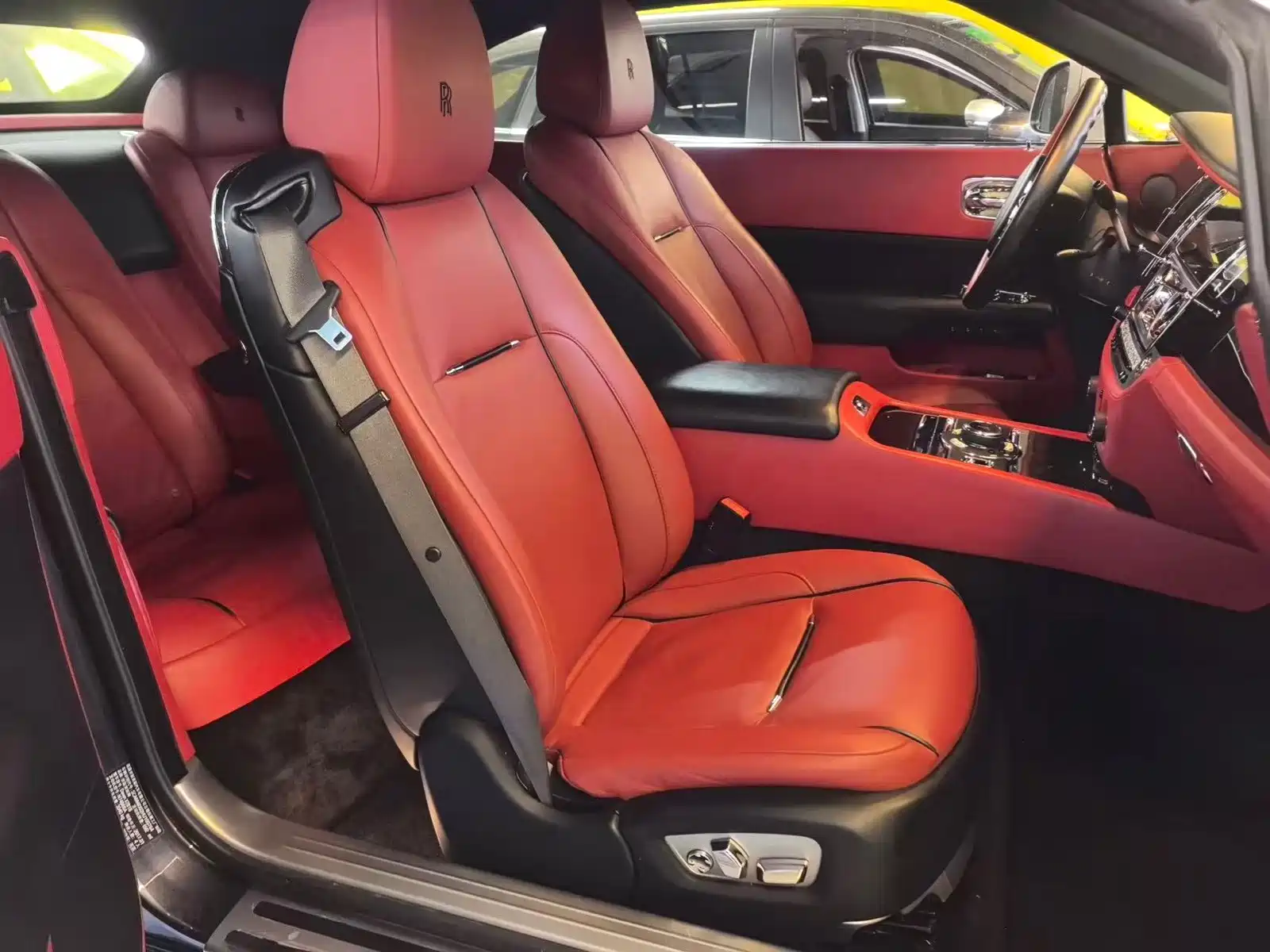 Фото 3 - Rolls-Royce Dawn