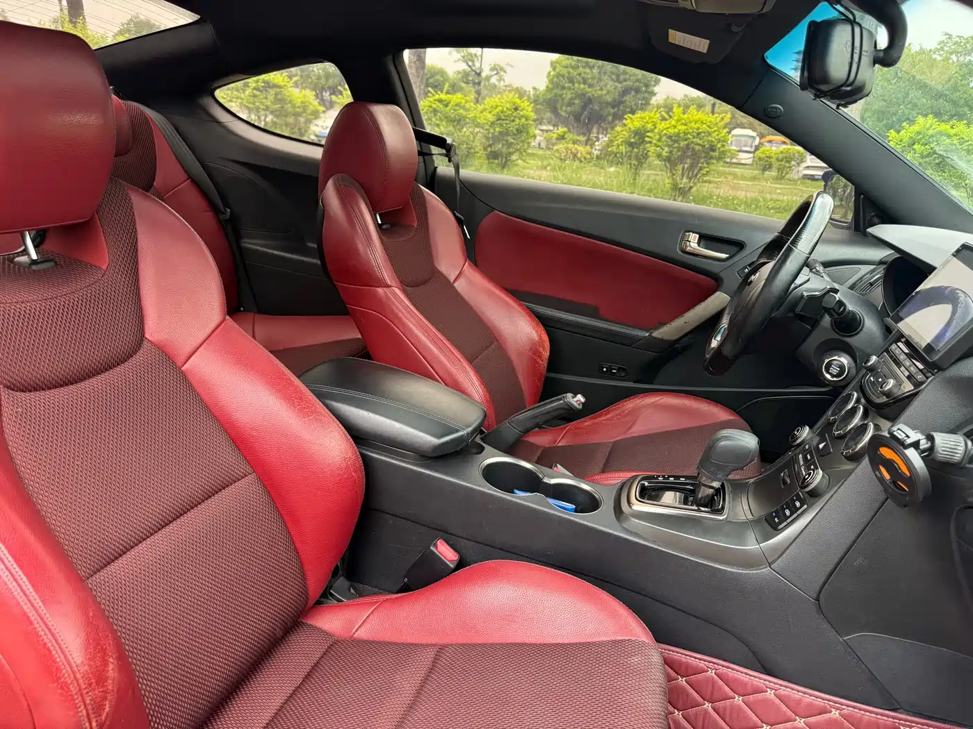 Hyundai Genesis Coupe 2012 2.0T Automatic Luxury Edition фото 13