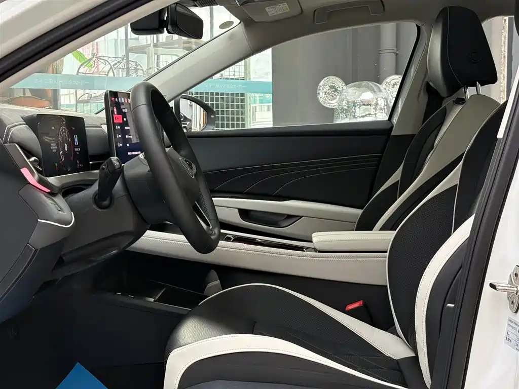 Volkswagen Sagitar 2025 300TSI DSG High-end Model фото 8