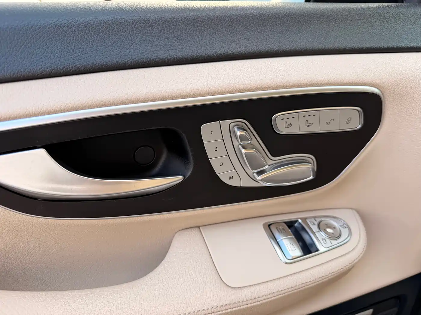 Mercedes-Benz V-Class 2018 V 260 L Premium Long Wheelbase Edition China VI фото 15