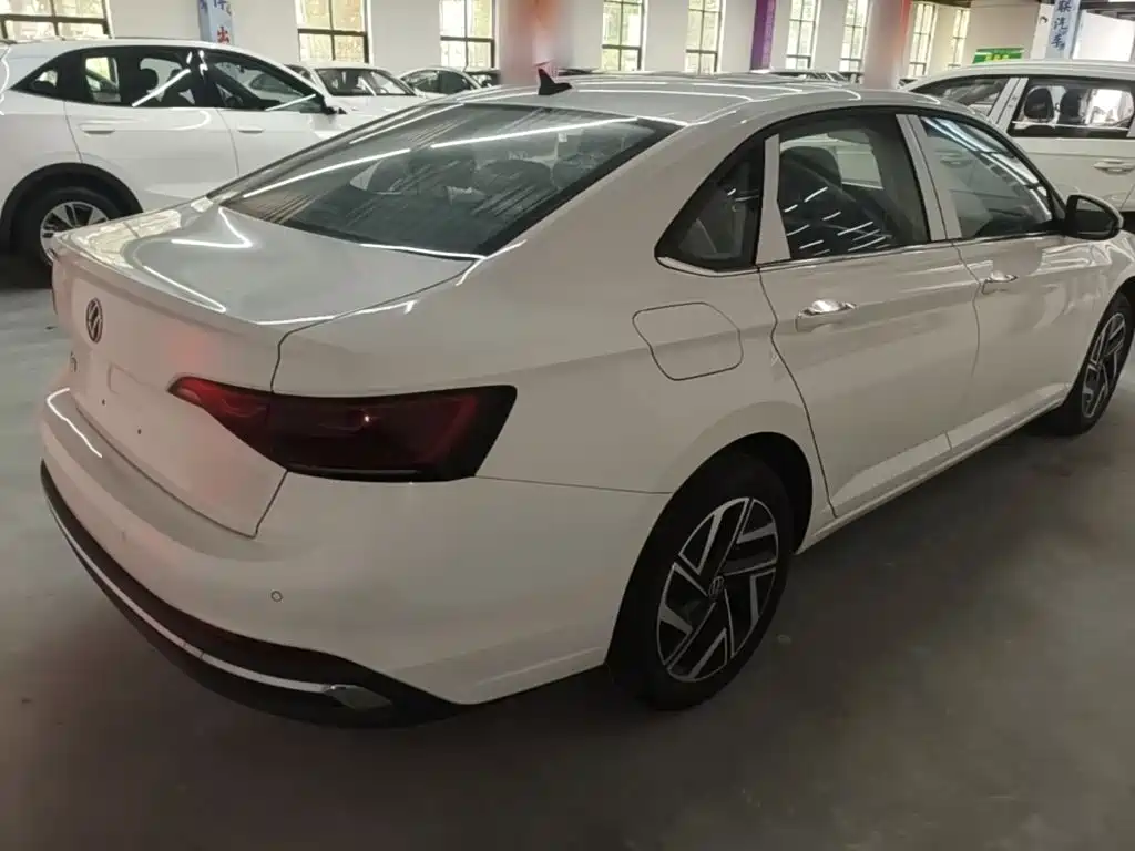 Photo 7 - Volkswagen Sagitar