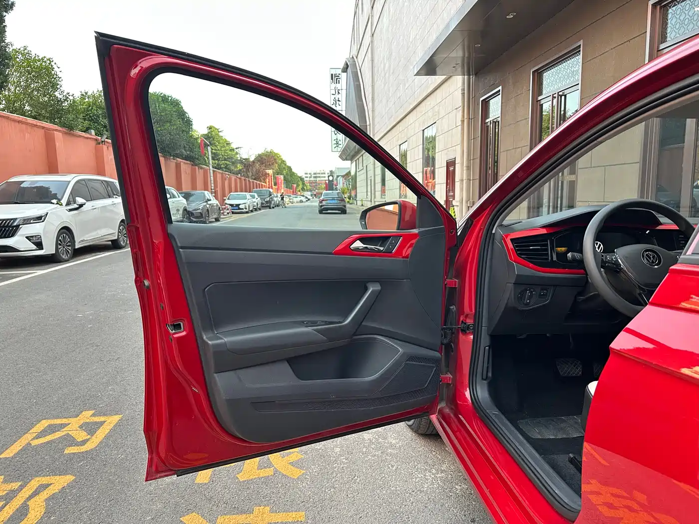 Volkswagen Polo 2023 Facelift Plus 1.5L Auto Chroma Tech Edition фото 16