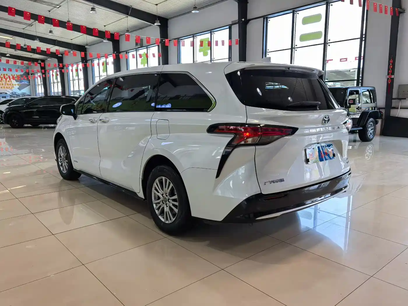 Toyota Sienna 2021 2.5L Hybrid Luxury Edition фото 18