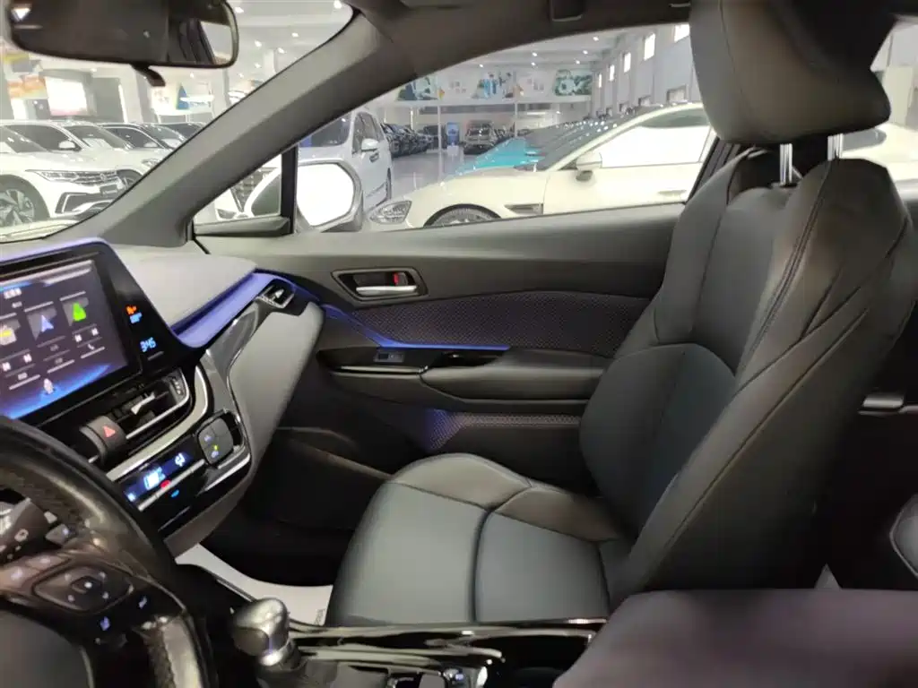 Toyota C-HR 2020 Model 2.0L Leading фото 26