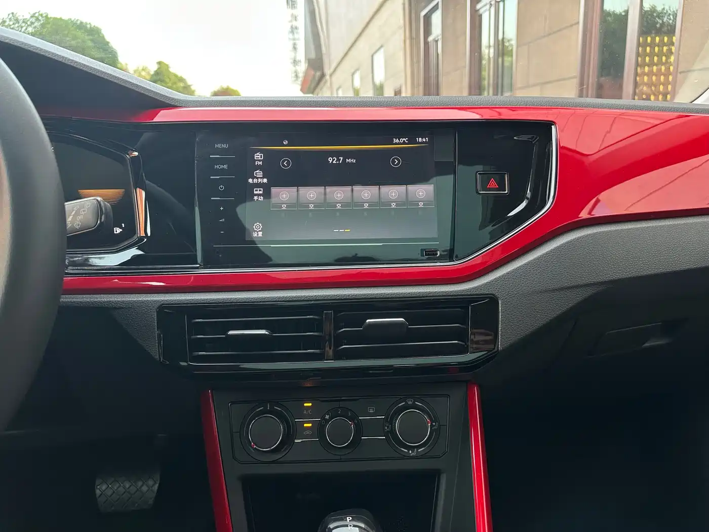 Volkswagen Polo 2023 Facelift Plus 1.5L Auto Chroma Tech Edition фото 9