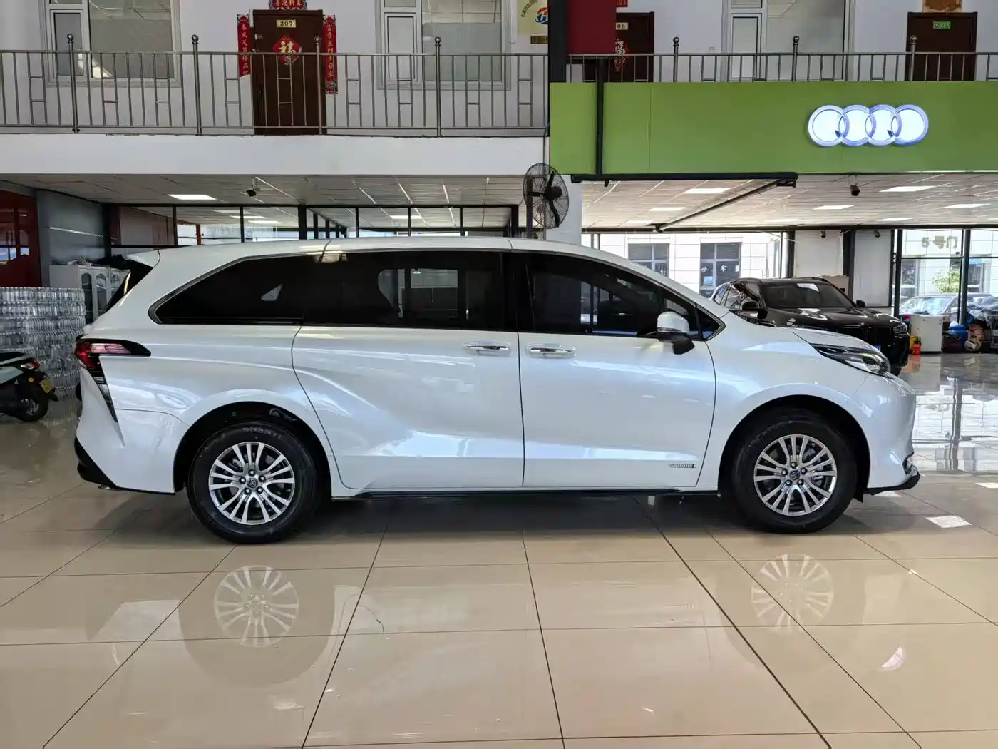 Toyota Sienna 2021 2.5L Hybrid Luxury Edition фото 15