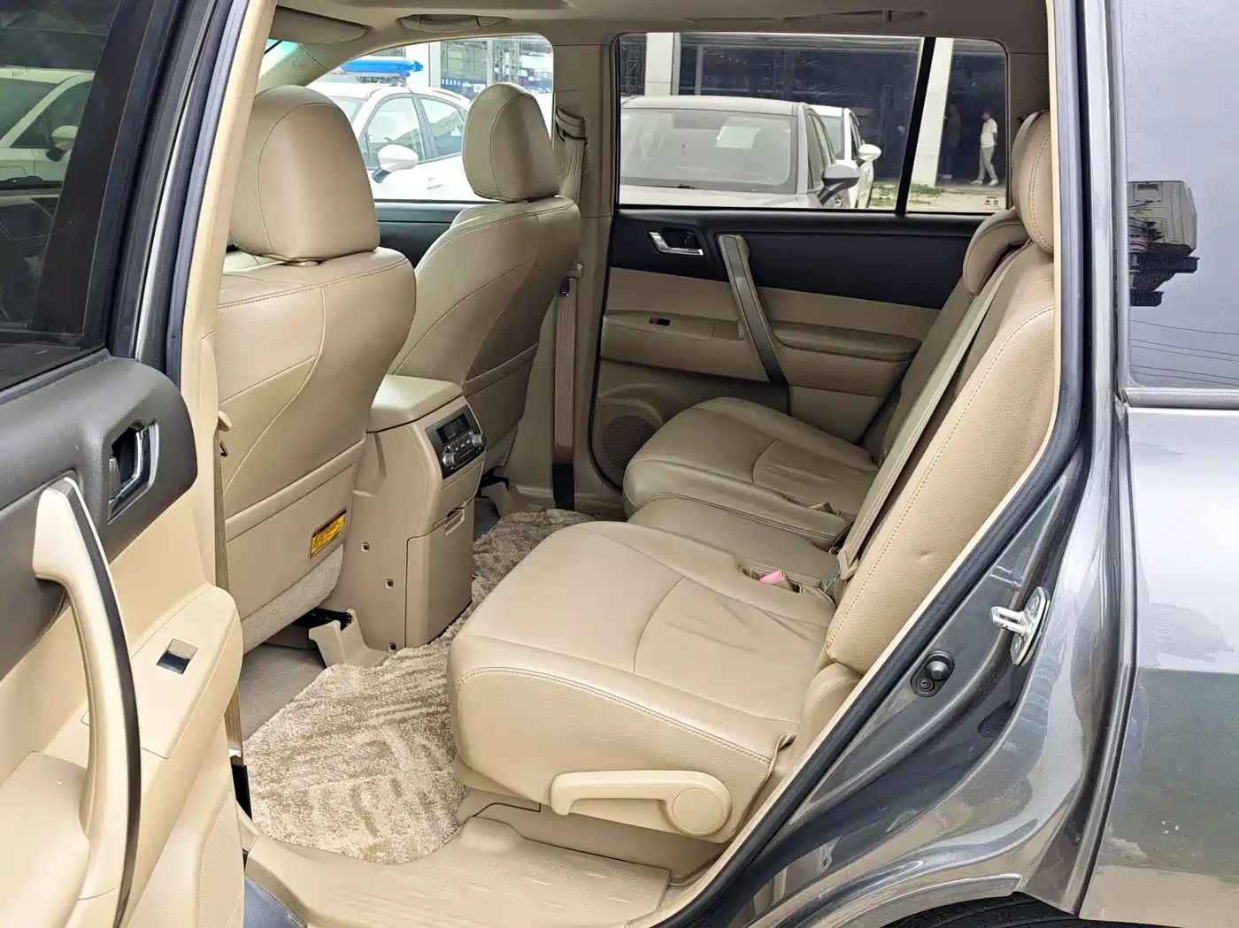 Toyota Highlander 2011 2.7L 2WD 7-seat Luxury фото 11