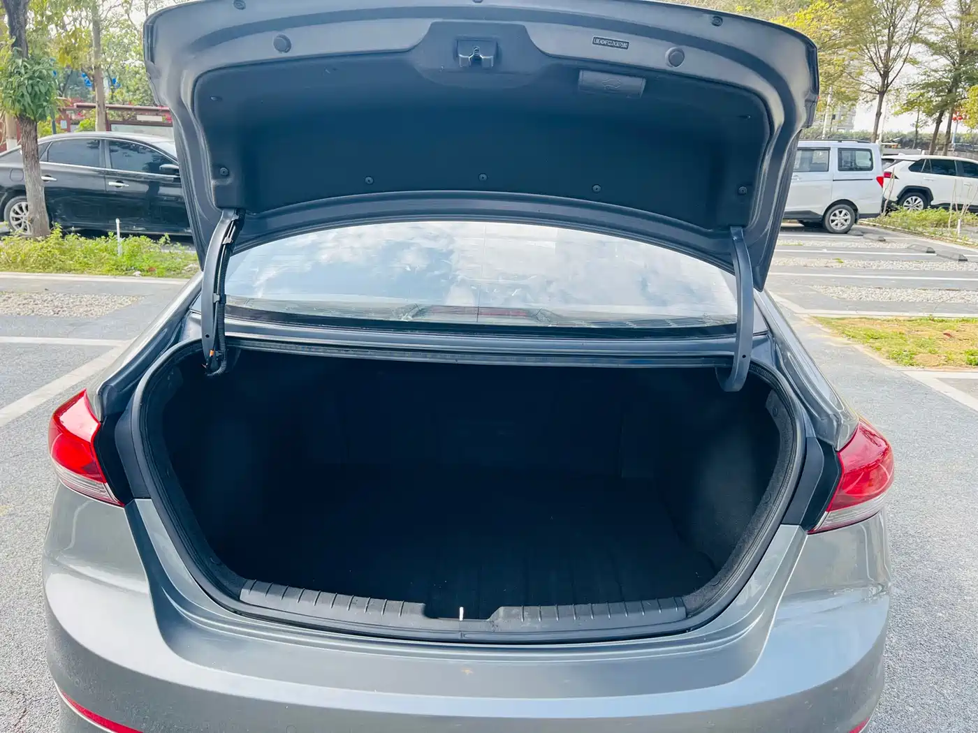Hyundai Elantra 2016 Model 1.6L Automatic Smart Elite фото 10