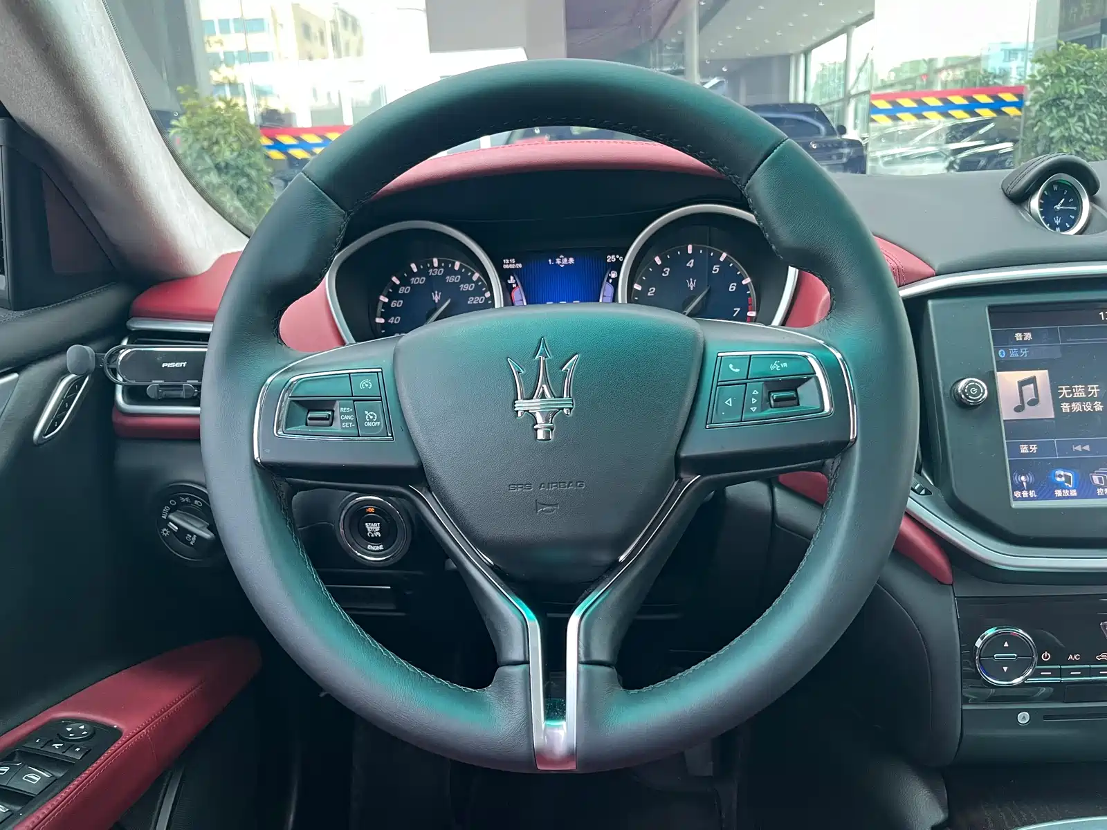 Photo 9 - Maserati Ghibli