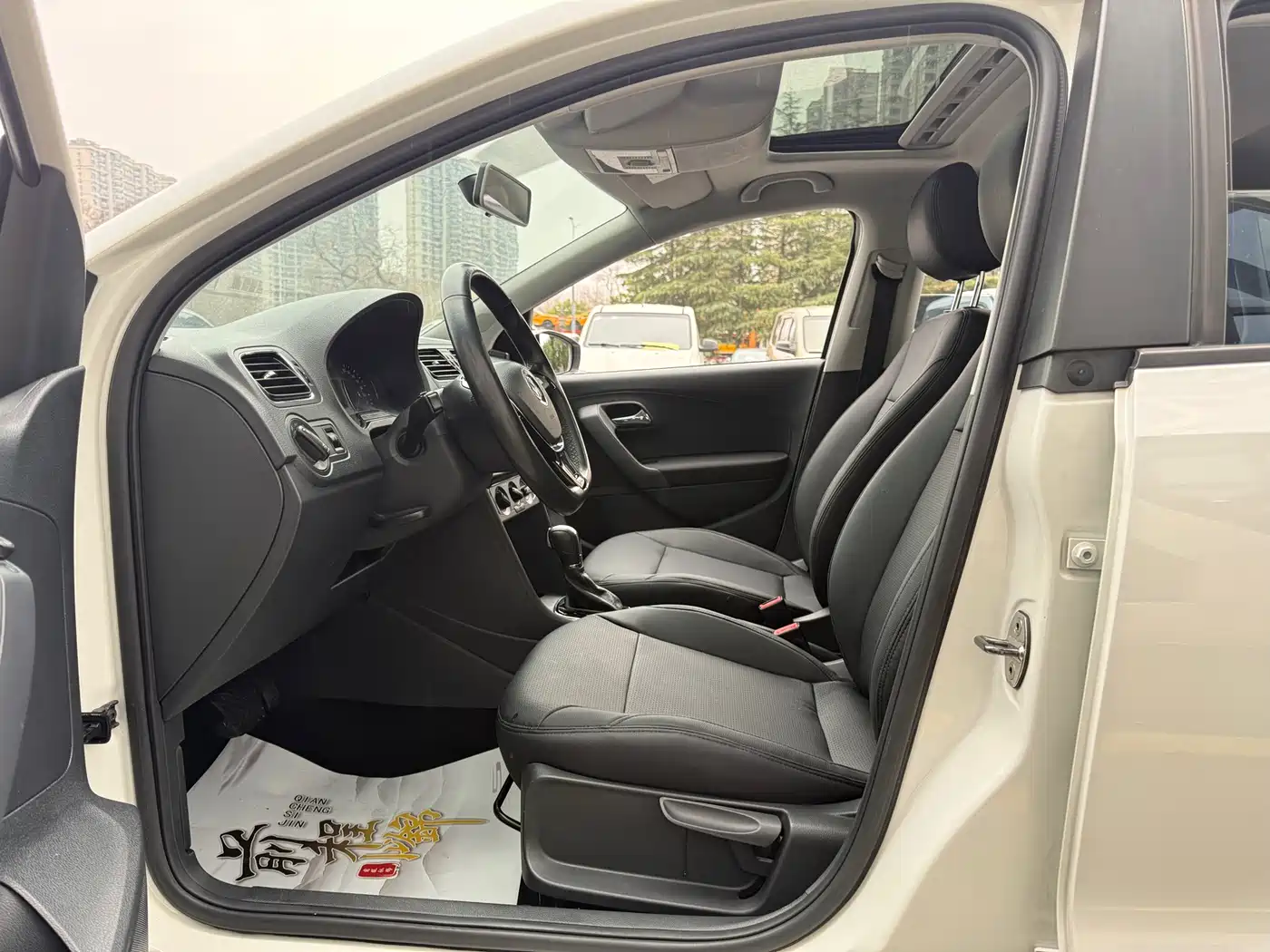 Volkswagen Polo 2016 1.6L Automatic Comfort фото 4