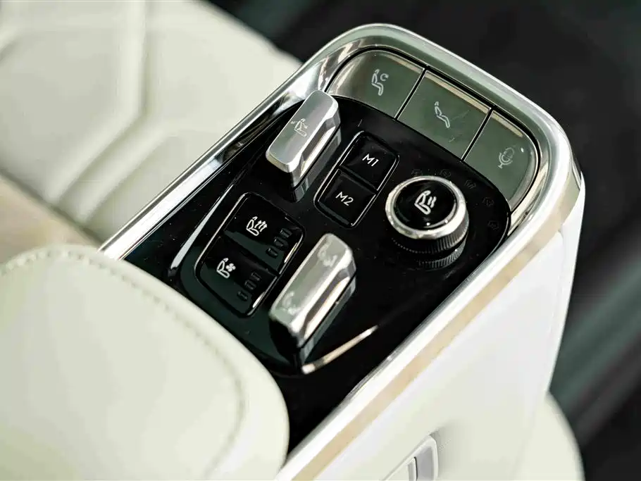 Volvo EM90 2025 2025 Ultra Six-Seater