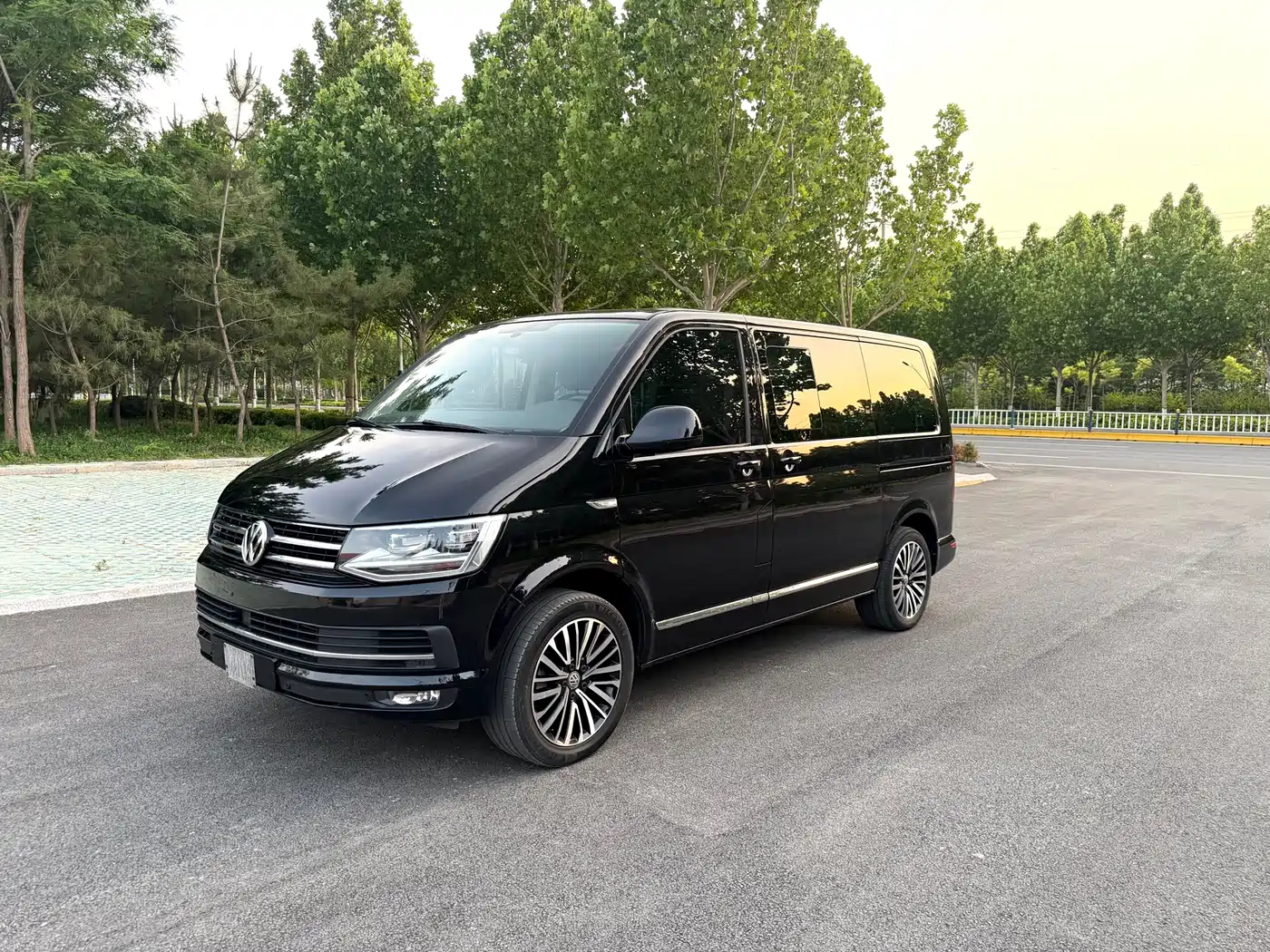 Volkswagen Multivan 2019 2.0TSI 4WD Premium 7-seater