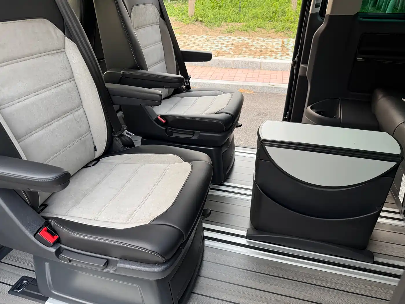 Volkswagen Multivan 2019 2.0TSI 4WD Premium 7-seater фото 21