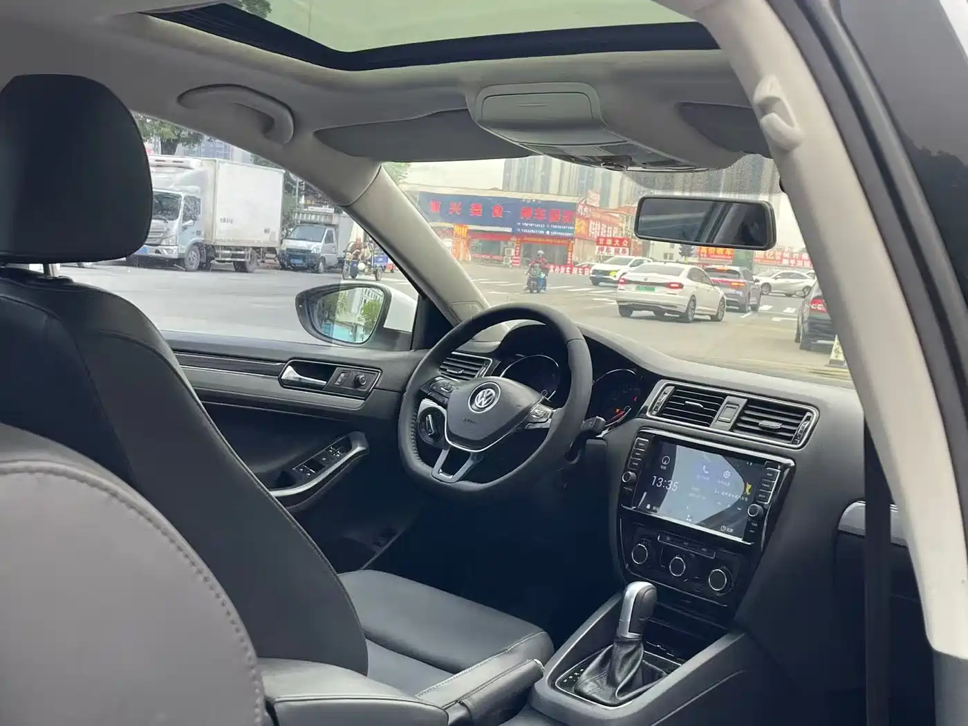 Volkswagen Sagitar 2017 1.6L Automatic Comfort фото 6