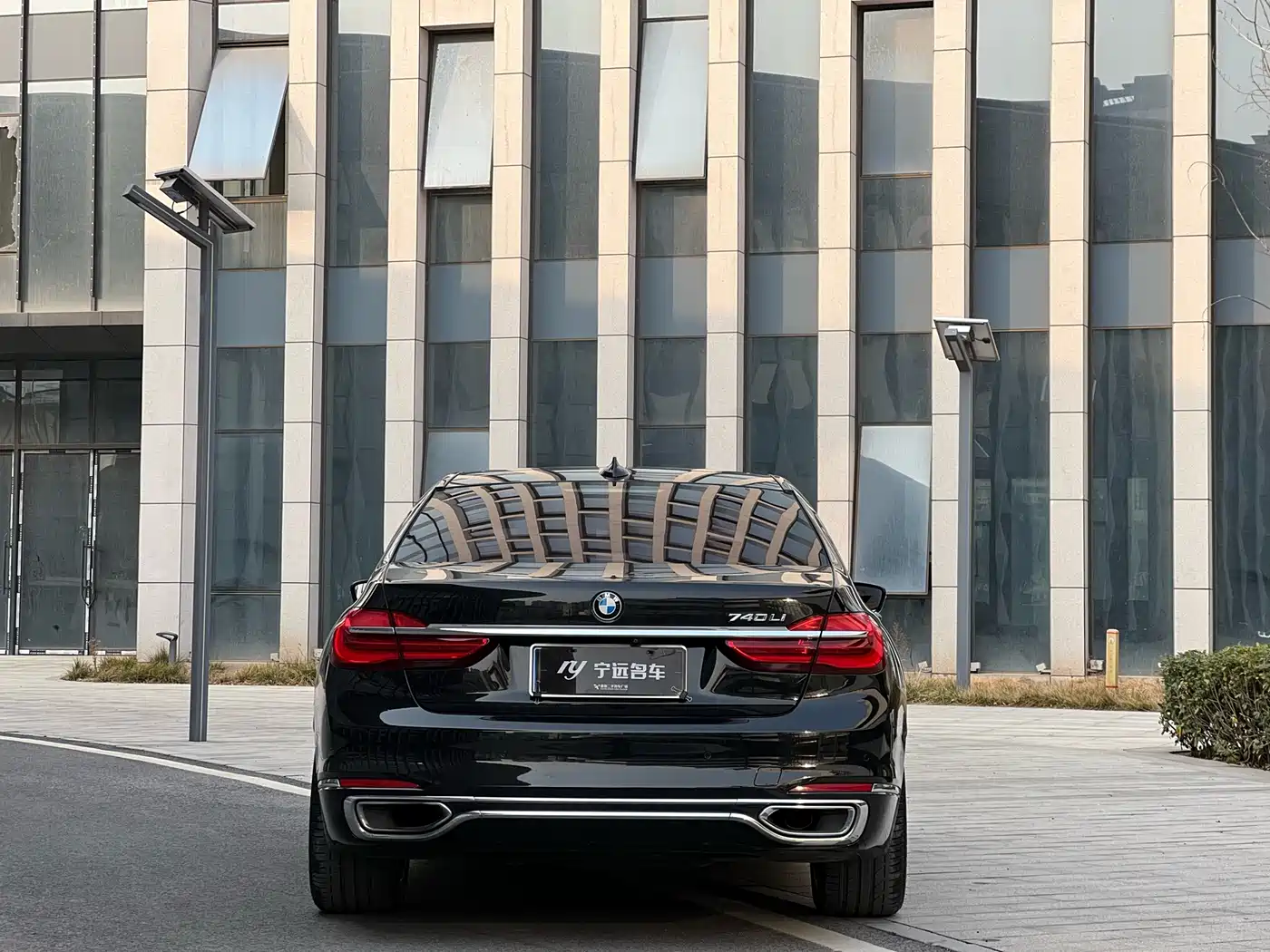 BMW 7 Series 2017 740Li Leading Edition фото 20