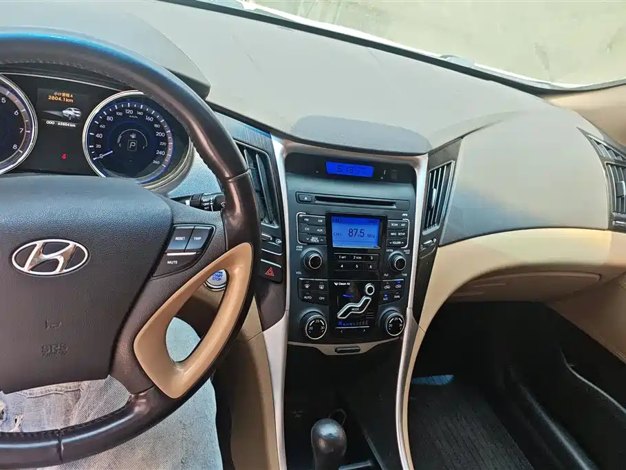 Hyundai Sonata 2013 2.0L Automatic Luxury Edition фото 12