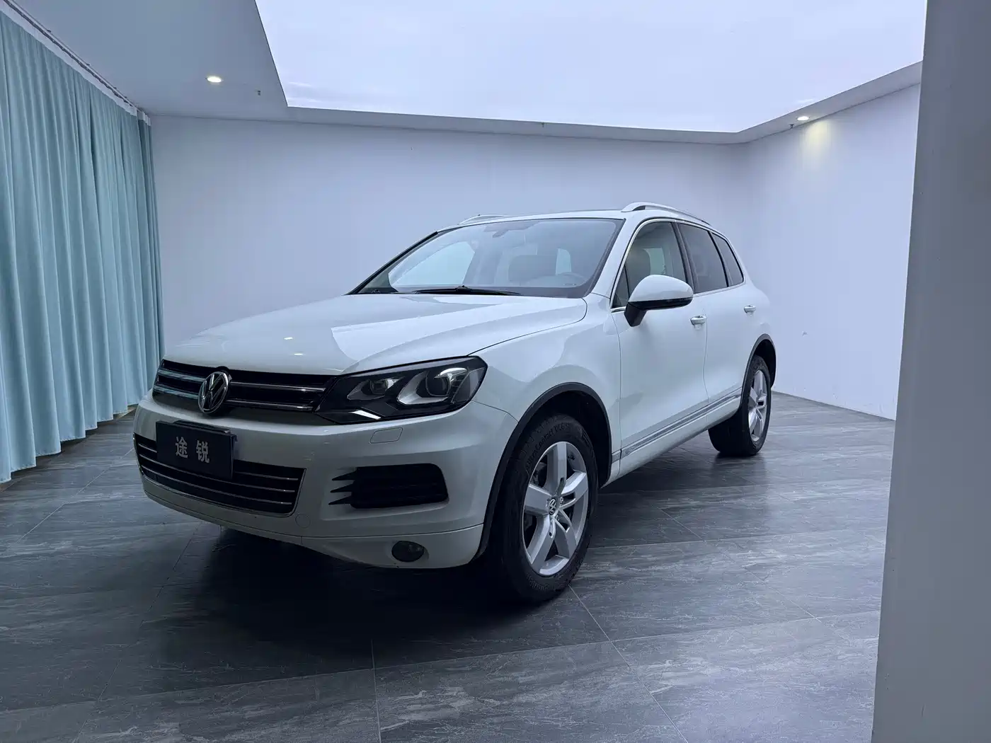 Фото 1 - Volkswagen Touareg