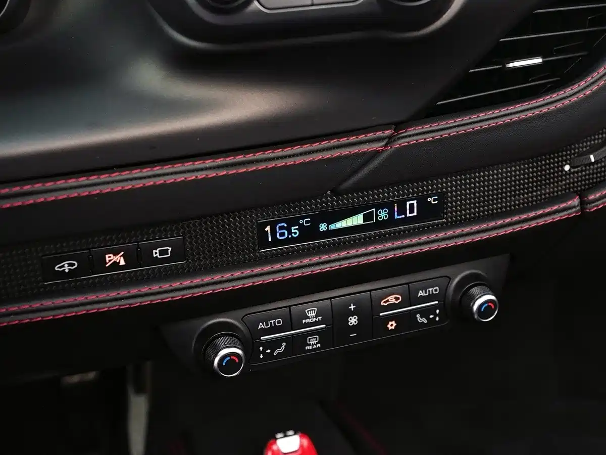 Ferrari F8 2021 2020 Spider 3.9T V8