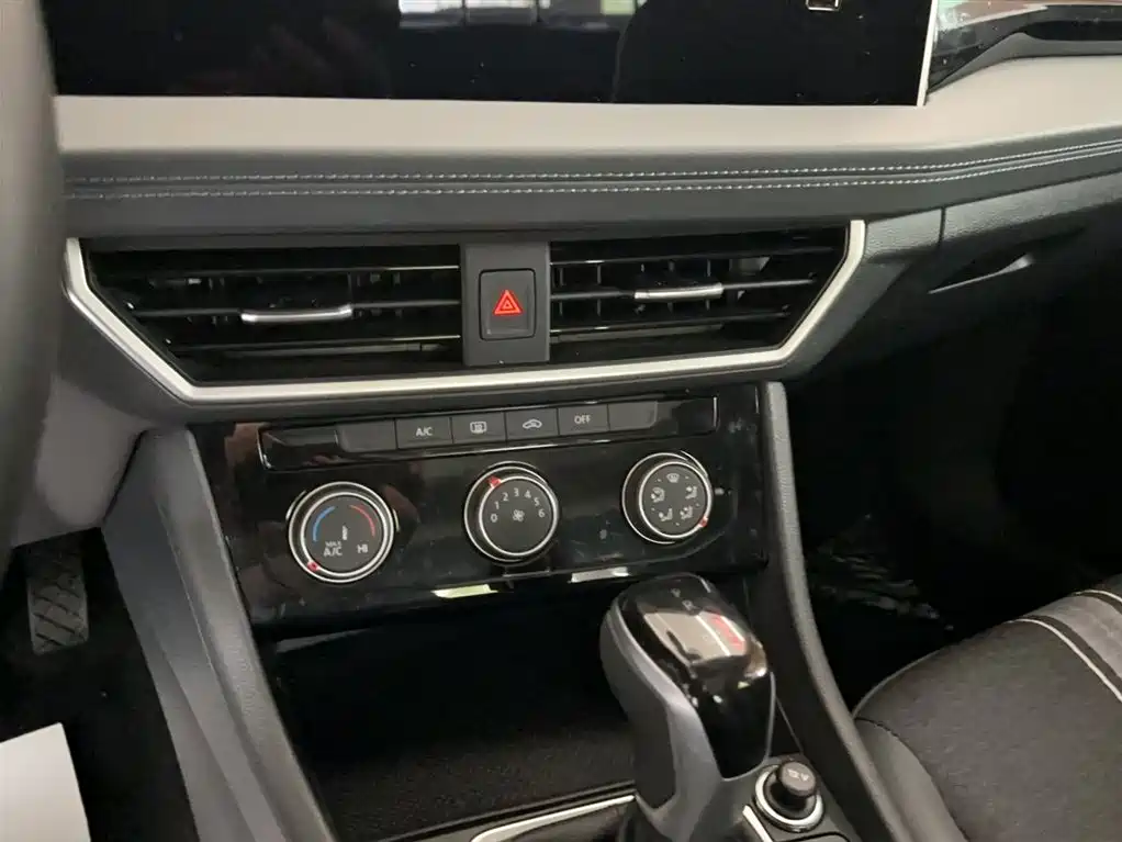 Volkswagen Sagitar 2024 200TSI DSG Flying Edition фото 8