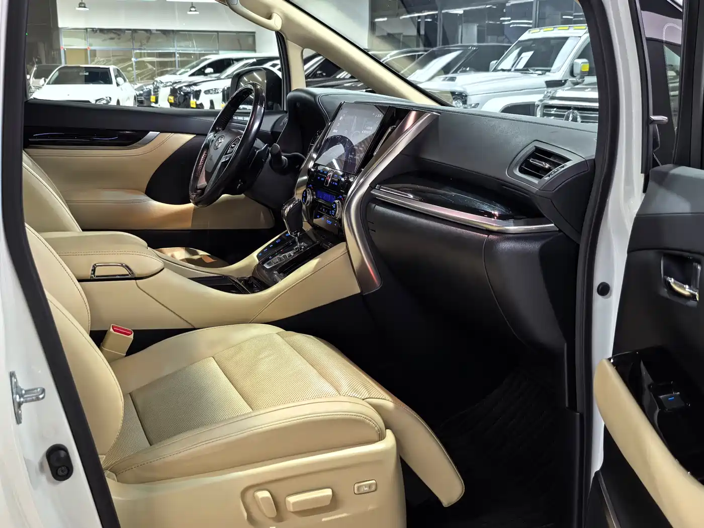 Toyota Vellfire 2021 Crown Hybrid 2.5L HV Premium Edition фото 7