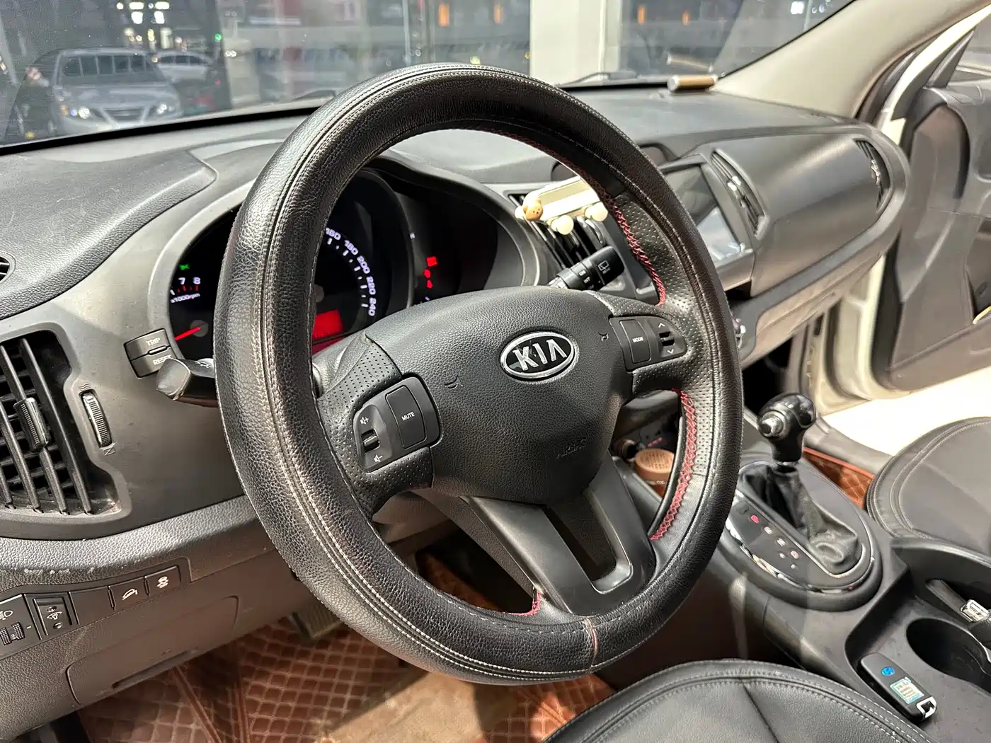 Kia Sportage 2011 2.0L Automatic 2WD GLS фото 15
