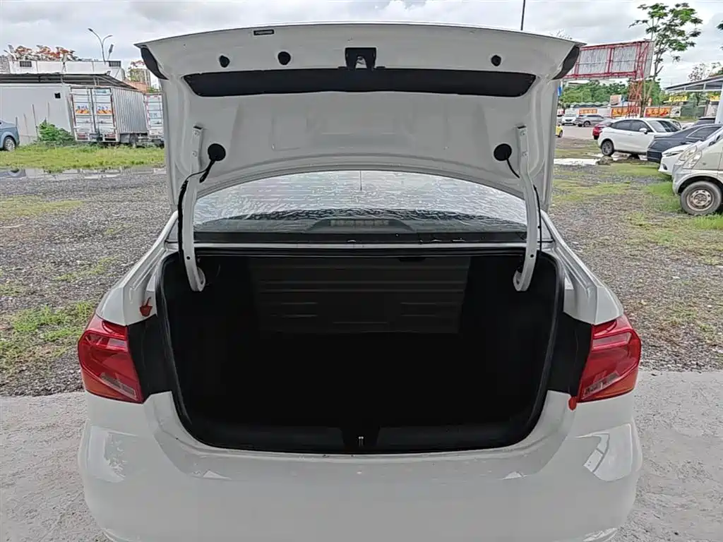 Volkswagen Jetta 2017 1.5L Automatic Fashion фото 19