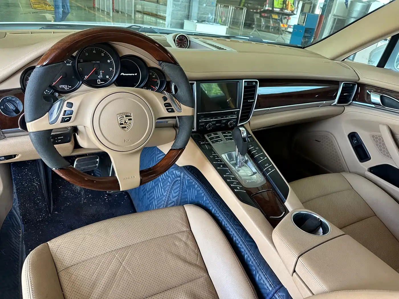 Porsche Panamera 2011 2010 Panamera 4 3.6L