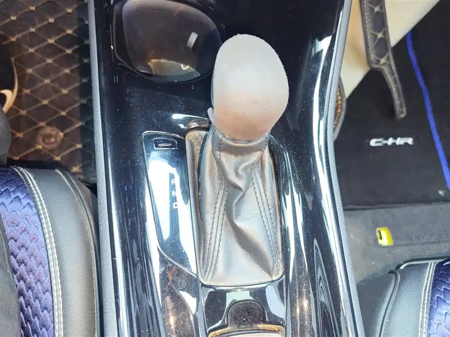 Toyota C-HR 2018 2.0L Leading Sunroof Edition China VI фото 16