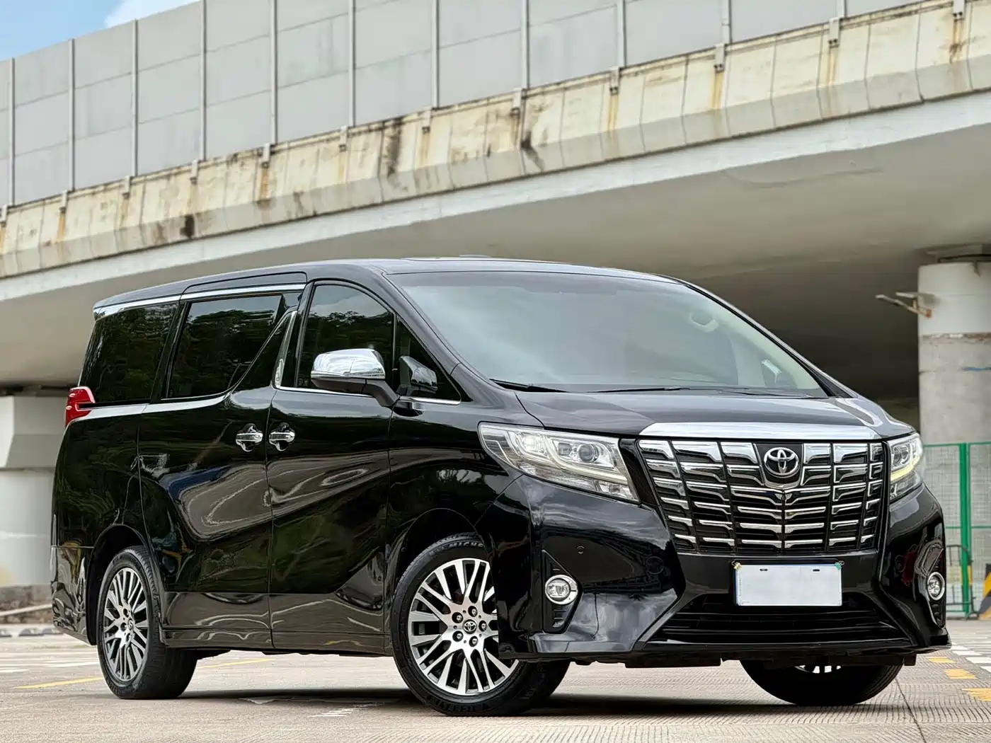 Toyota Alphard 2018 3.5L Premium фото 3