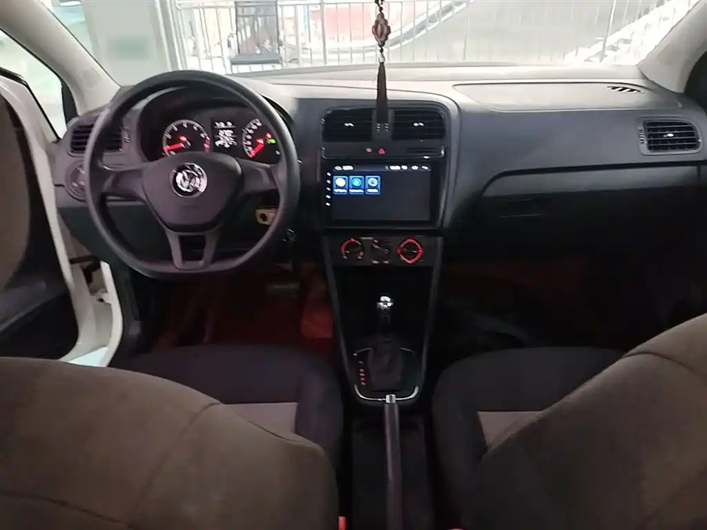 Volkswagen Polo 2016 1.4L Automatic Trend фото 10