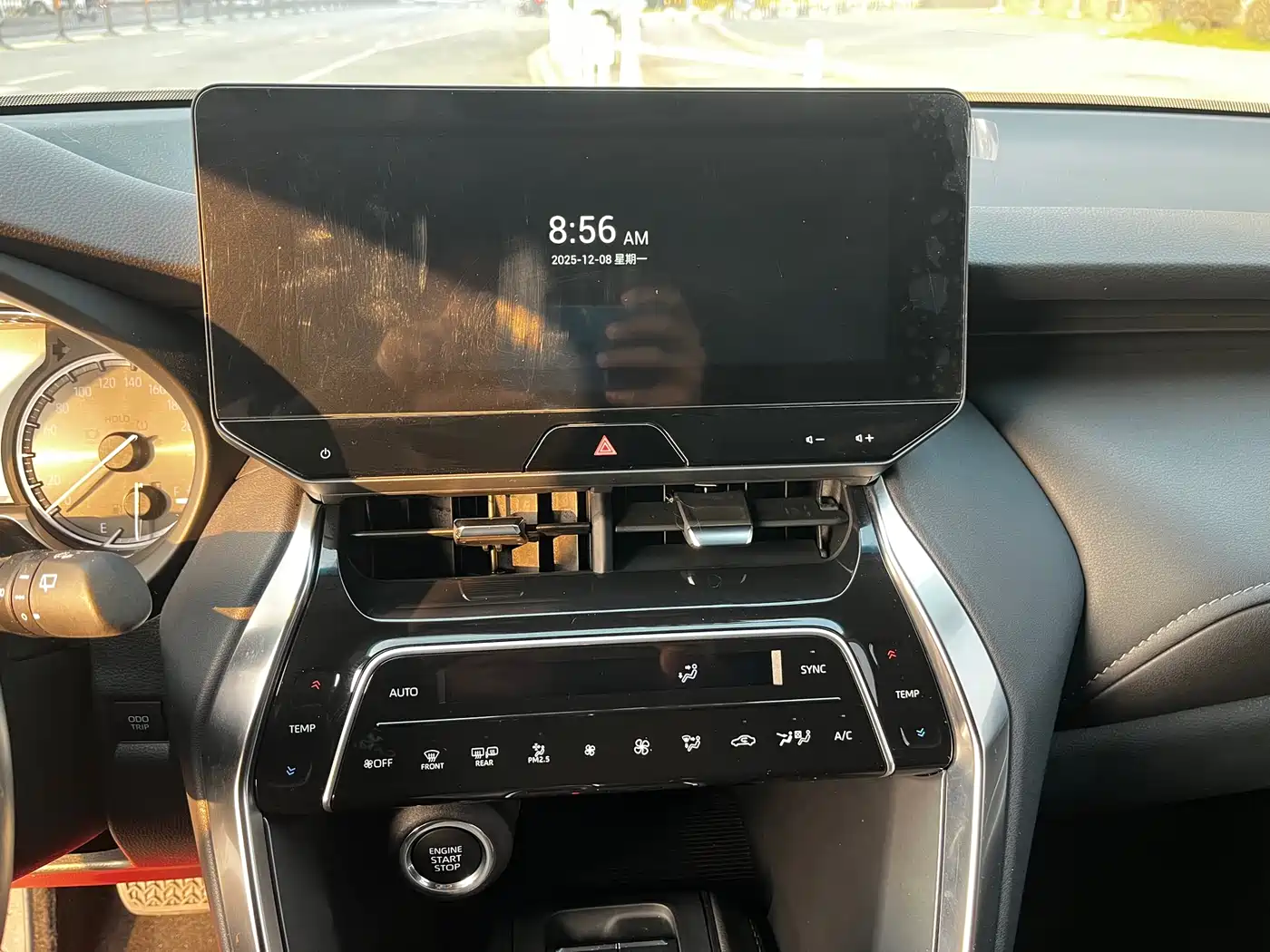 Toyota Venza 2023 2.0L CVT FWD Luxury фото 15