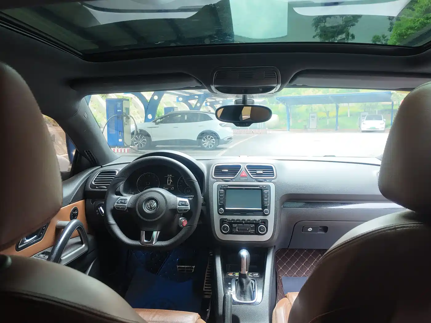 Volkswagen Scirocco 2011 Model R 2.0TSI фото 12