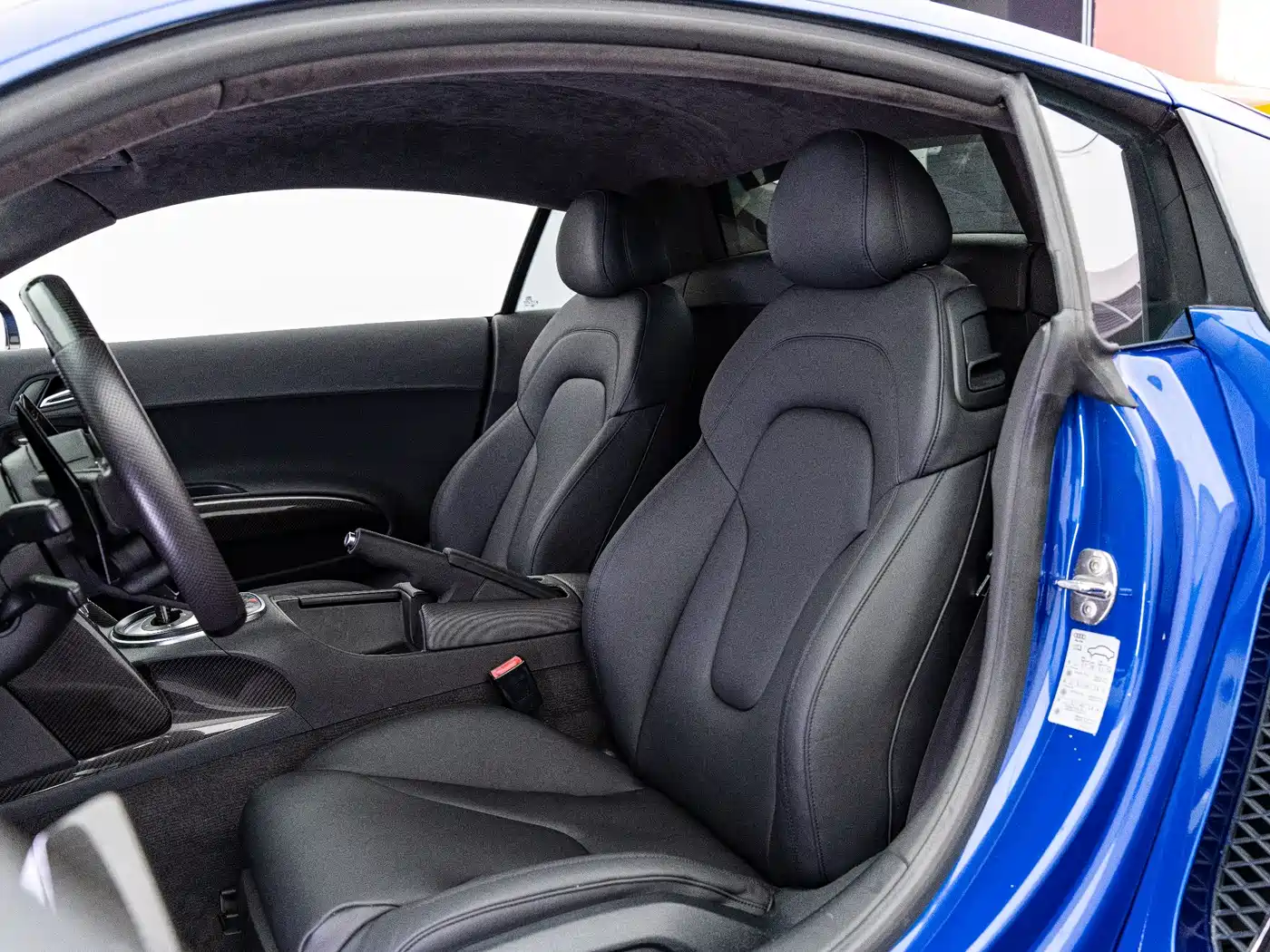 Audi R8 2010 5.2 FSI quattro фото 20