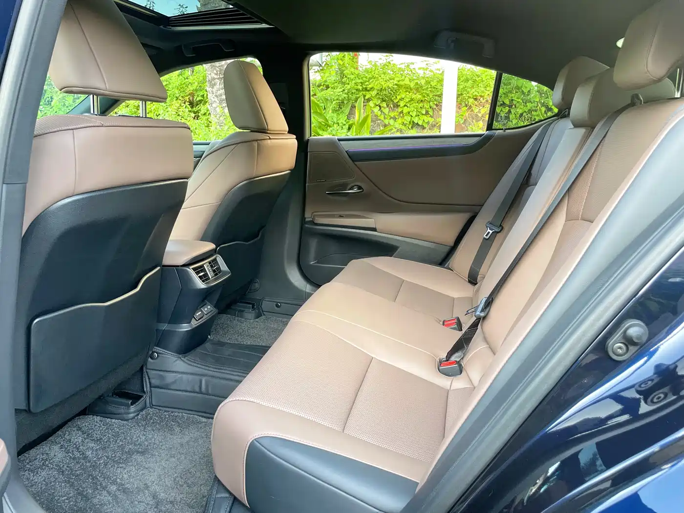 Lexus ES 2025 200 Ultimate Edition фото 7