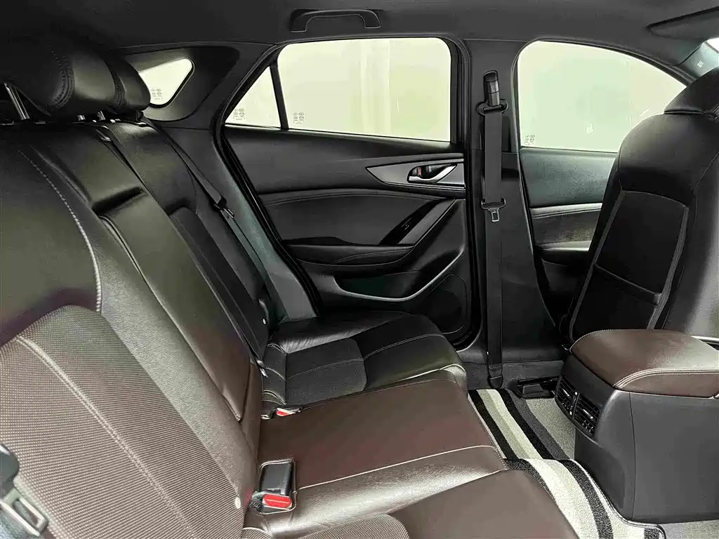 Photo 7 - Mazda CX-4