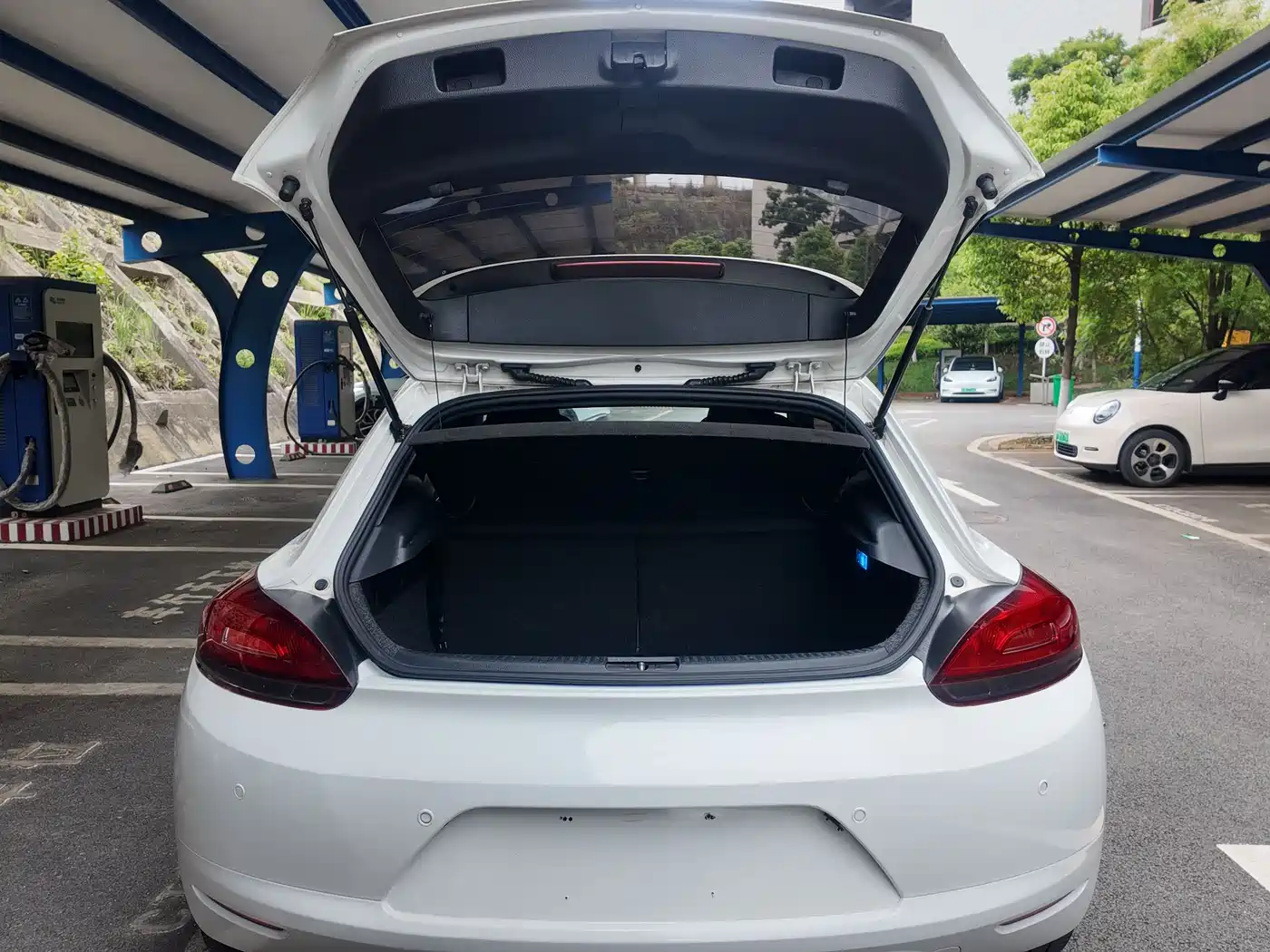 Volkswagen Scirocco 2011 Model R 2.0TSI фото 21
