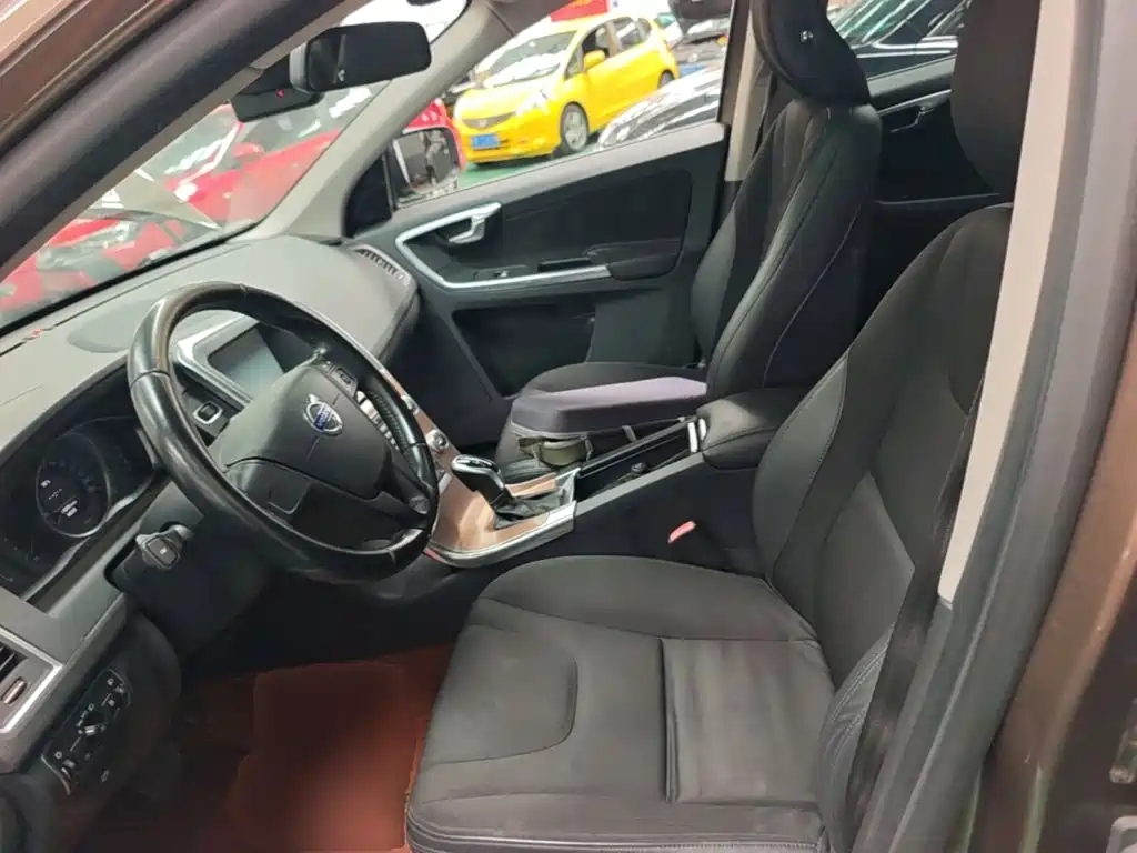 Фото 15 - Volvo XC60