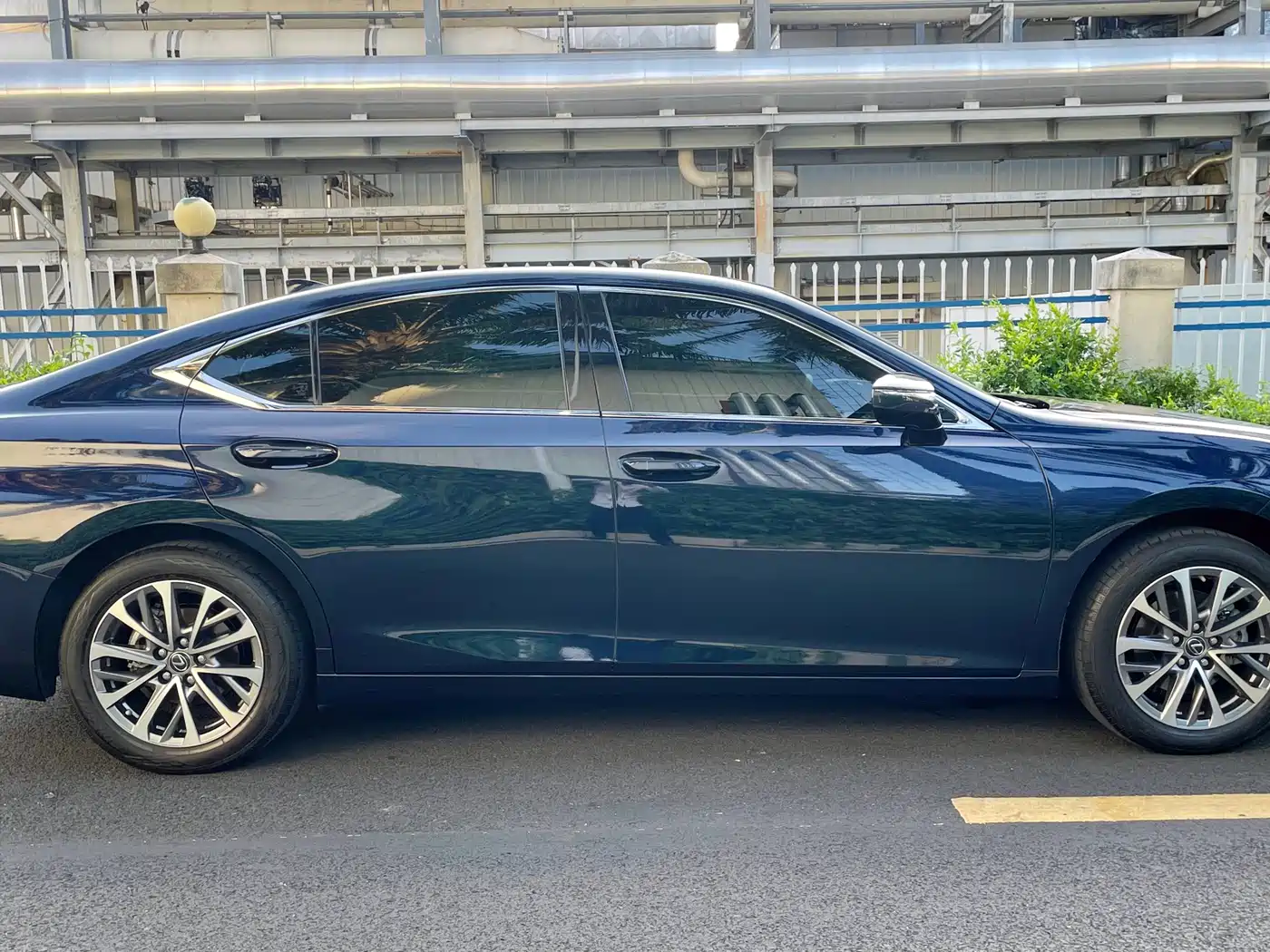 Lexus ES 2025 200 Ultimate Edition фото 11