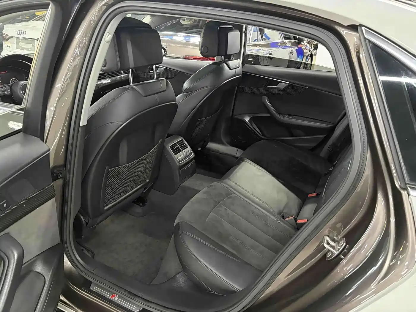 Audi A4L 2017 Model 45 TFSI quattro Sport Version фото 11