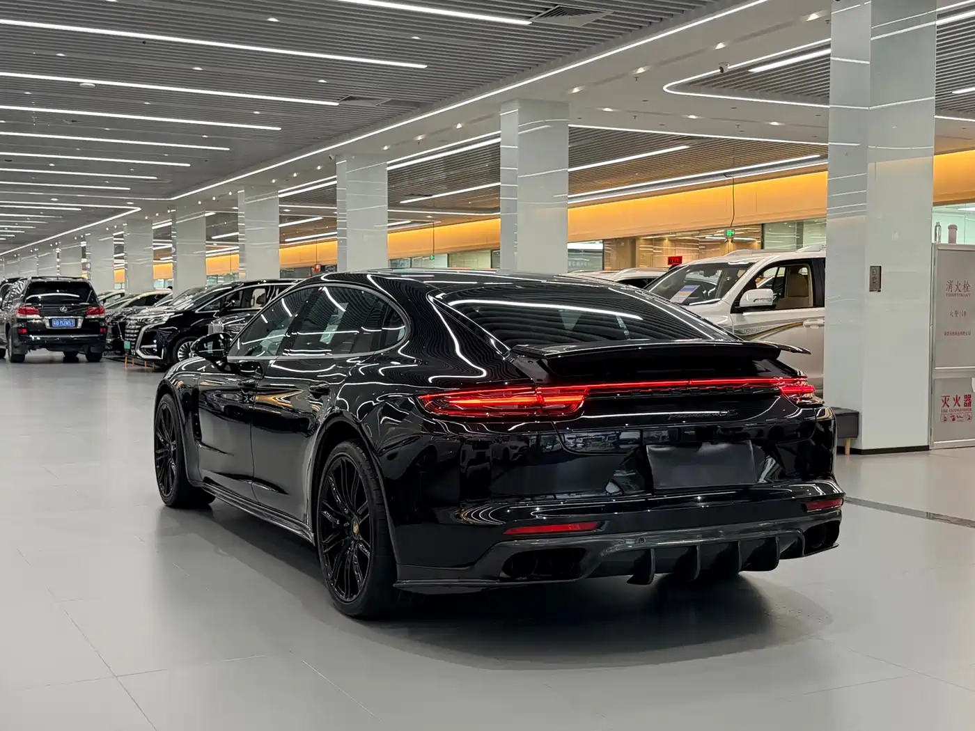 Porsche Panamera 2017 Panamera Executive Long Wheelbase 3.0T фото 14