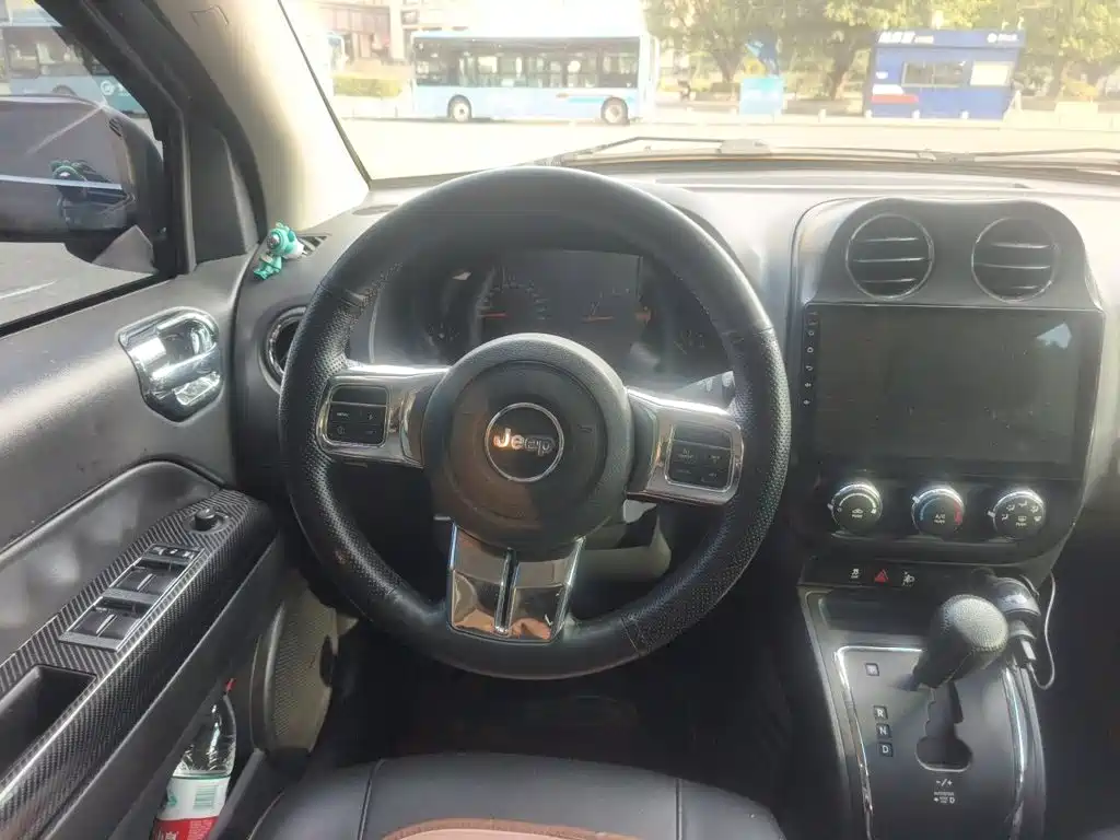 Jeep Compass (Import) 2015 2015 2.0L 2WD Sport
