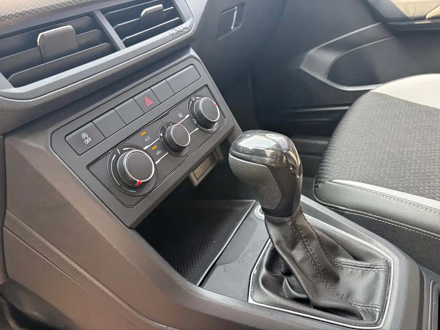 Volkswagen Tacqua 2021 2021 1.5L Automatic Smart Connect Edition