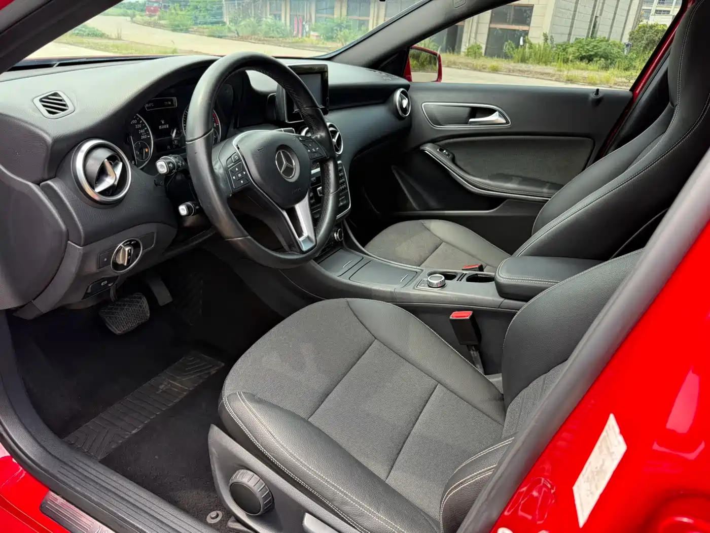 Mercedes-Benz A-Class (Import) 2015 A 180 фото 7