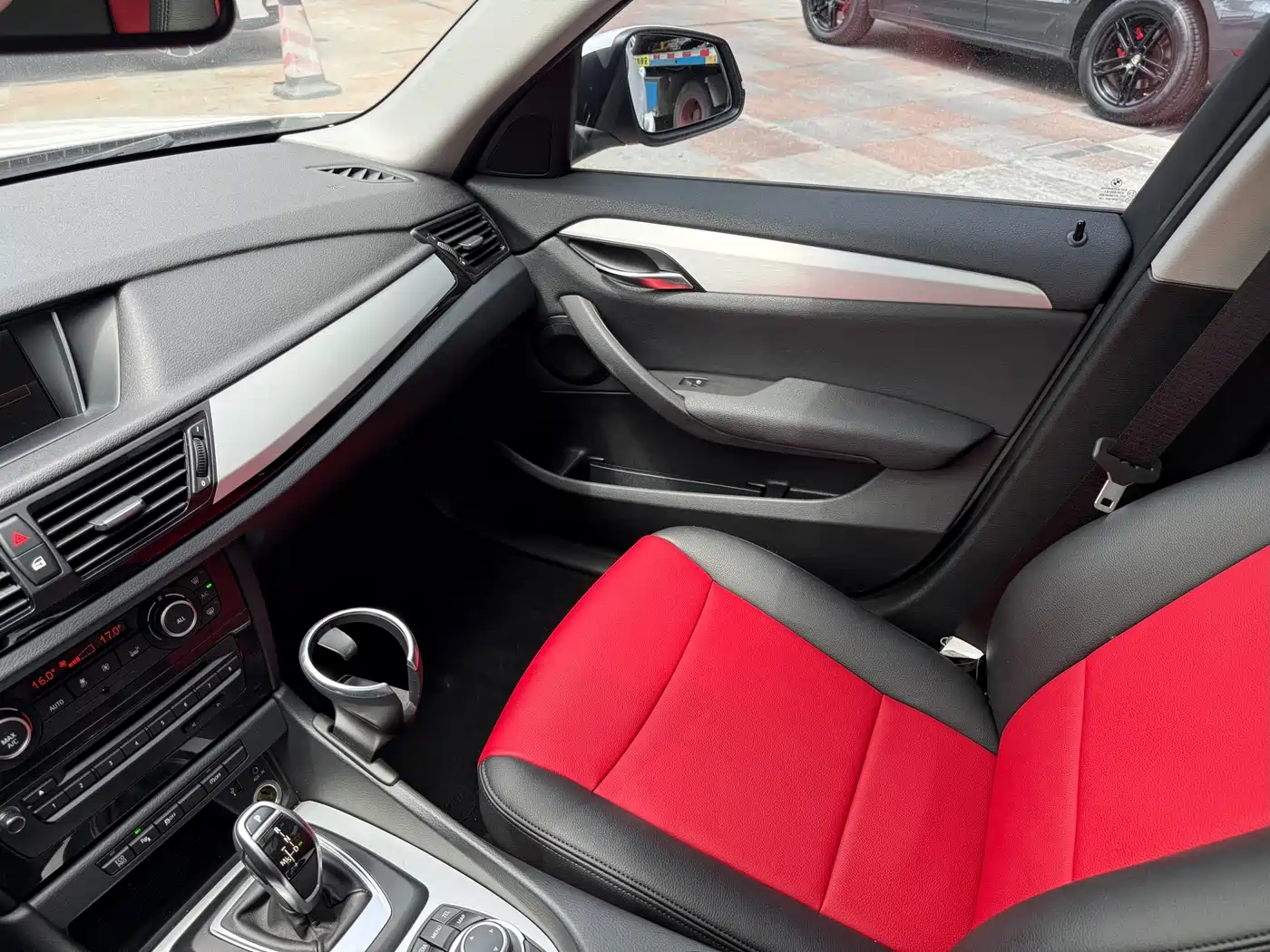 BMW X1 2014 sDrive18i Leading Edition фото 17
